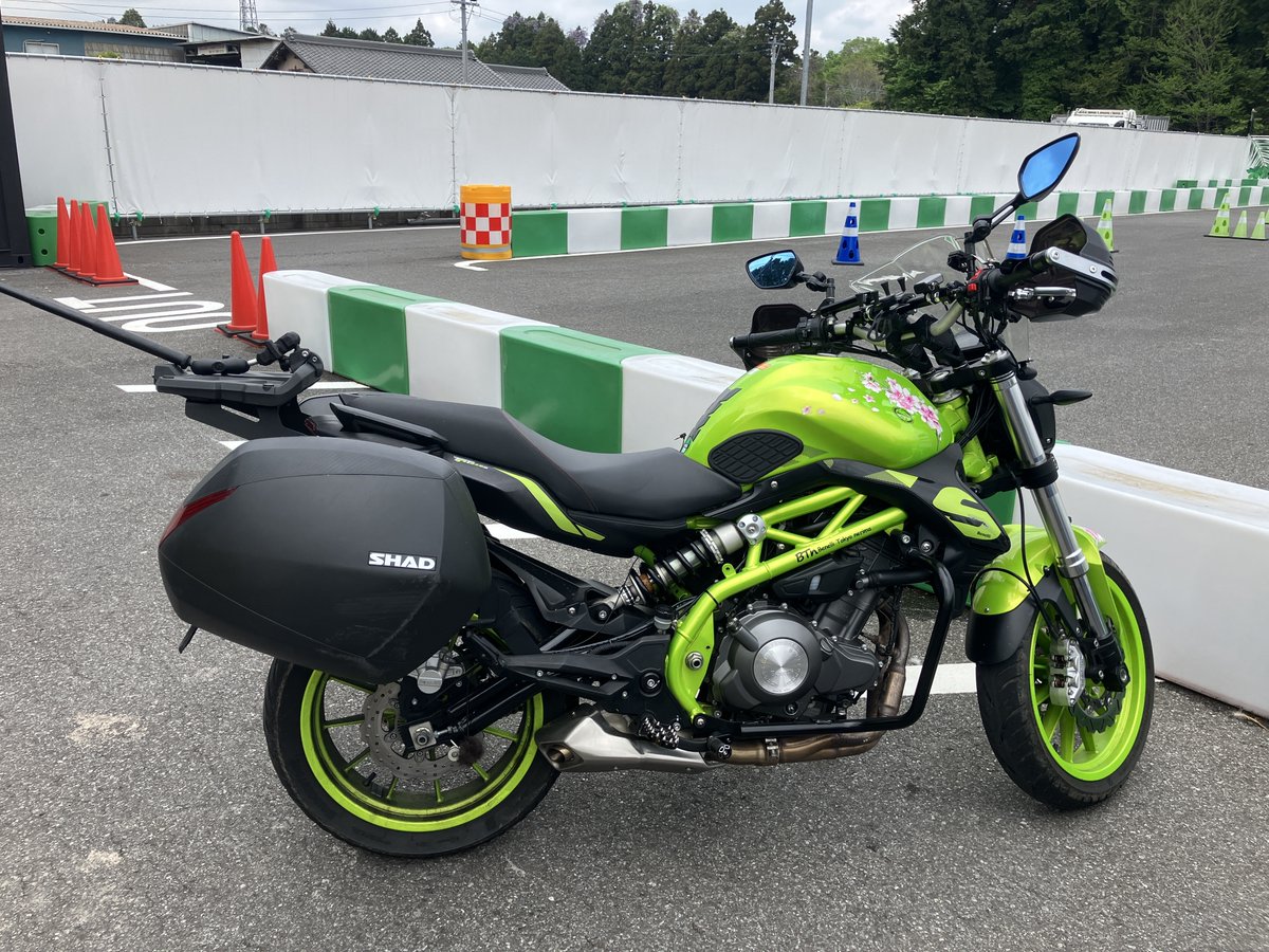 musclebikefarm's tweet photo. 昨日と同様に曇りのち晴れ⛅️予報で適度に気温もあって快適な陽気に感じる ＃マッスルバイクファーム です。
昨日は珍しいイタリア車🇮🇹の ＃べネリ で練習に励まれた若人さんに始まり、夕活時間にナイター照明の中でみっちり2時間ほど練習をされた女性ライダーさんまで、多くのお客様にご来場いただき誠にありがとうございました❗️
明日は当施設の ＃グランドオープンイベント を実施します。当選したご来場のお客様におかれましては、待機場所などが無く、施設前は交通量も多いので必ず開場の10時以降にご来場いただけますようお願いいたします！
イベント開催中も当施設前は駐停車禁止となっていますので会場の外からの見学もできませんのでご注意ください。

一般の方々の練習コース使用はイベント終了後の15時以降となっていますので宜しくお願いいたします‼️

＃バイク練習場 ＃レンタルバイク ＃千葉市緑区平山町678