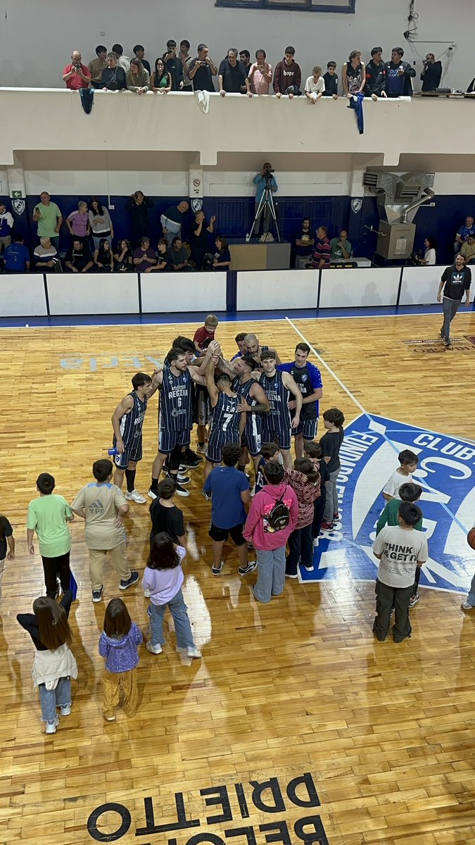 Atletico_Regina's tweet photo. #Básquet | ¿EL PRIMER CLÁSICO EN CASA POR LIGA? ¡PARA EL ALBO!

Por la fecha 13 de La Liga Federal de Básquet, Regina se impuso en el clásico ante Deportivo Roca por 78 a 61 en condición de local y con una Calderita explotadisima. https://t.co/RxqznPJU5Z