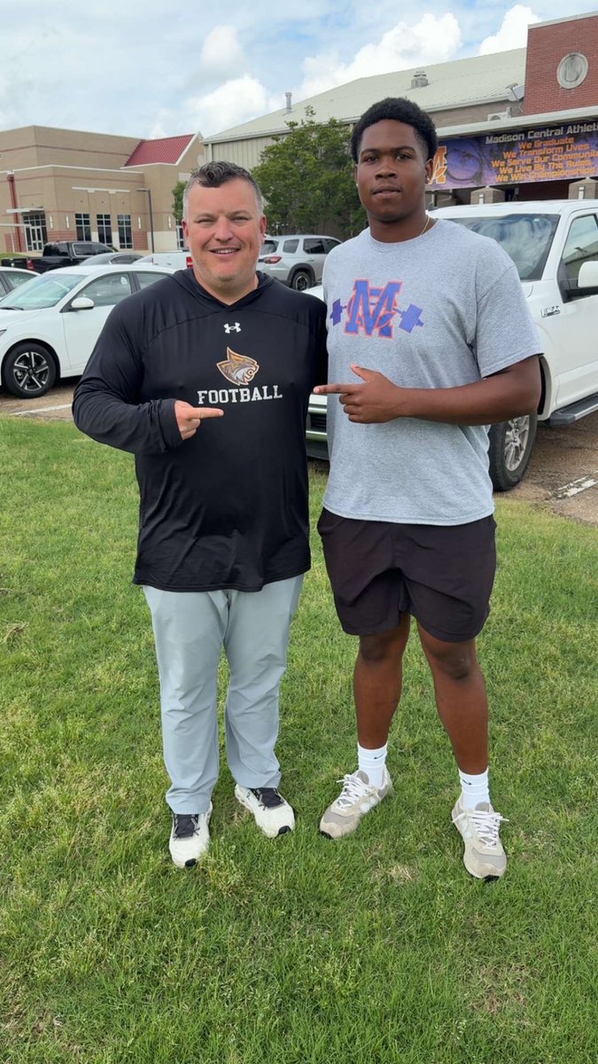 #AGTG After a great conversation with <a href="/Davechatham/">David Chatham</a> I am Blessed to receive an offer from Pearl River Community College!
<a href="/MCJags_Football/">Madison Central Football</a> 
<a href="/CoachT_Rob/">Terrance Robinson</a> 
<a href="/warren_rowan/">Warren Rowan</a> 
<a href="/JuJuSports1/">JuJuSports</a> 
<a href="/MacCorleone74/">Rion (Ree-un) Young</a> 
<a href="/InTheTrenches22/">InTheTrenches</a>