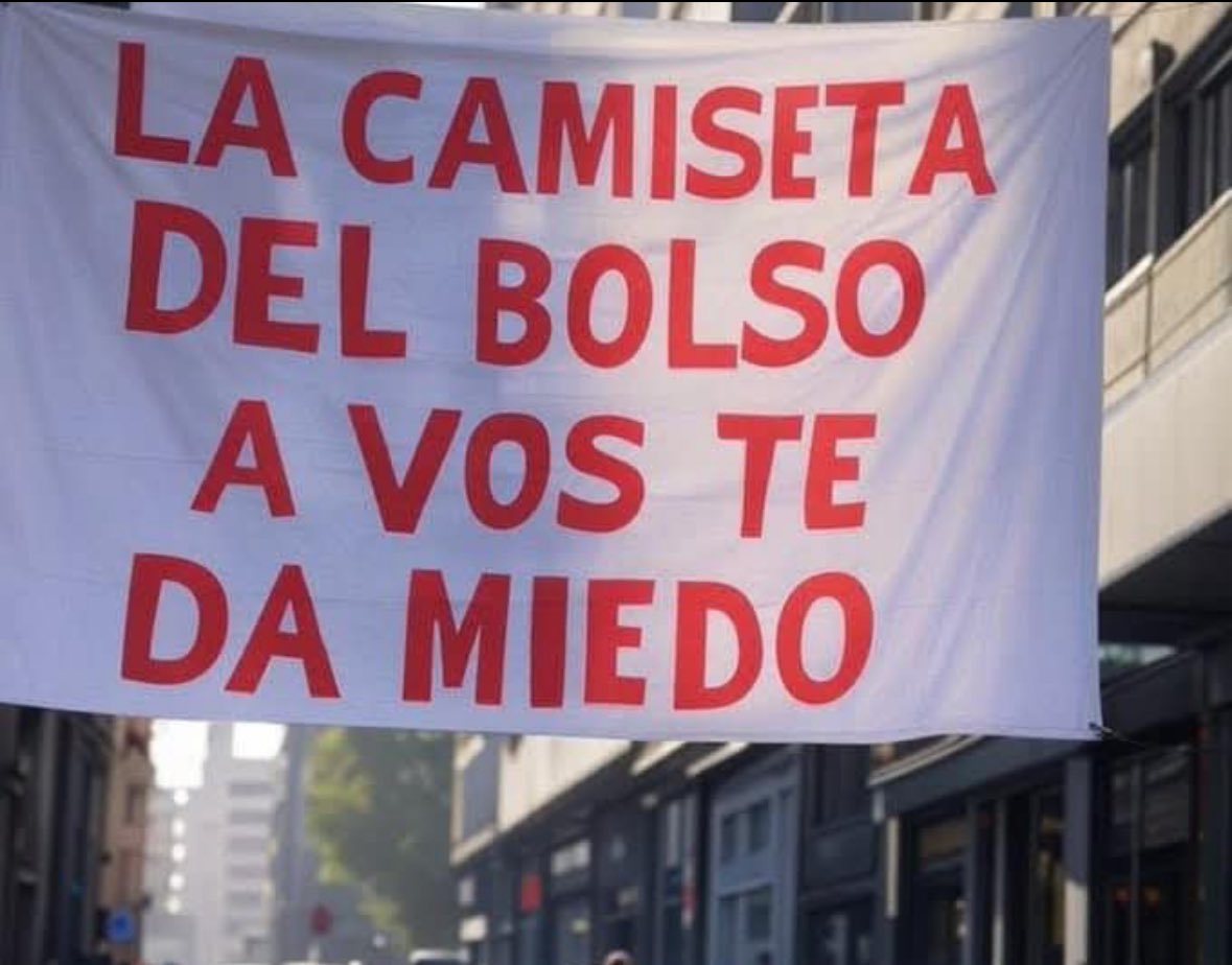 <a href="/BasketCAPuy/">PEÑAROL | Basketball</a> En futbol, en basket, en golf, en la rayuela.
A la del bolso le tenes miedo, terror, pánico.