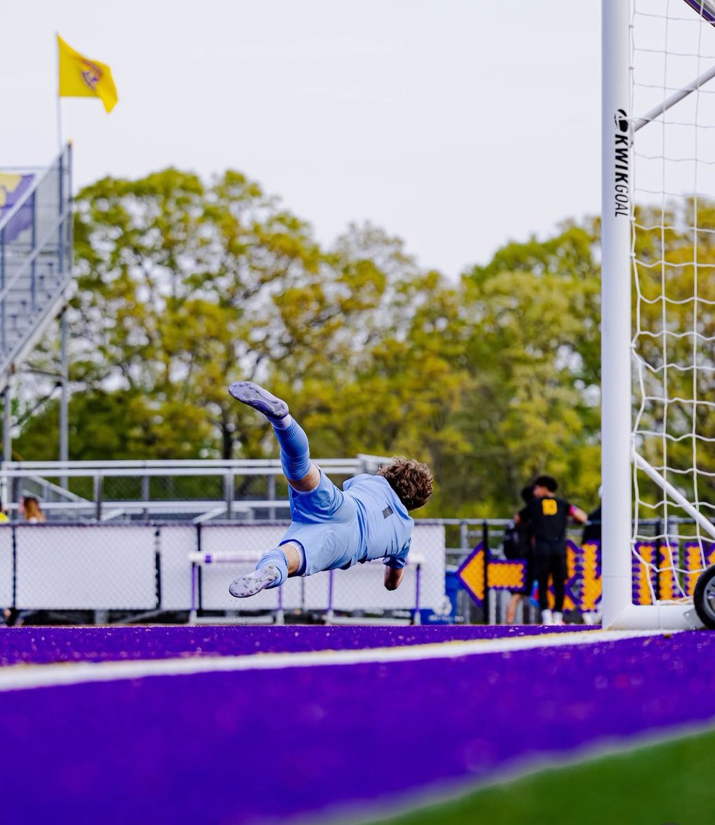 LB Senior GK Evan Willis dives for an amazing save!!! <a href="/LBathletic/">LB Bruins Athletics</a>