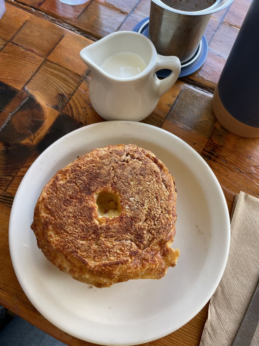 SpillBeansLocal's tweet photo. No Sweat Cafe🍵

The perfect place to get some breakfast and enjoy the freshly brewed black coffee or teas. This place is super busy on weekends, so make sure to come in early and sit at the bar or one of the l little booths and people watch. https://t.co/NimEQzrkzl