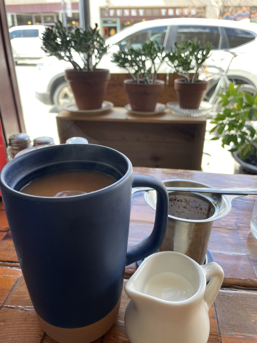 SpillBeansLocal's tweet photo. No Sweat Cafe🍵

The perfect place to get some breakfast and enjoy the freshly brewed black coffee or teas. This place is super busy on weekends, so make sure to come in early and sit at the bar or one of the l little booths and people watch. https://t.co/NimEQzrkzl