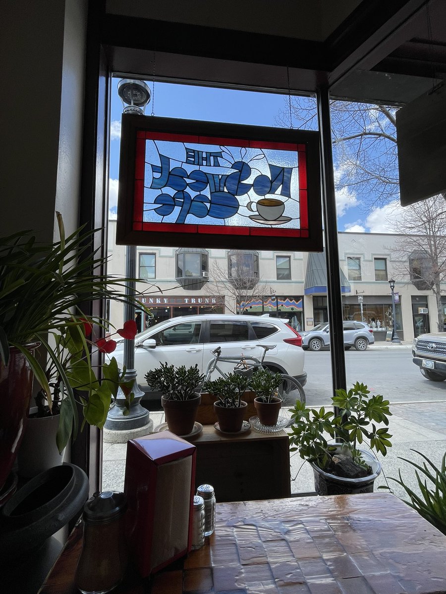 SpillBeansLocal's tweet photo. No Sweat Cafe🍵

The perfect place to get some breakfast and enjoy the freshly brewed black coffee or teas. This place is super busy on weekends, so make sure to come in early and sit at the bar or one of the l little booths and people watch. https://t.co/NimEQzrkzl