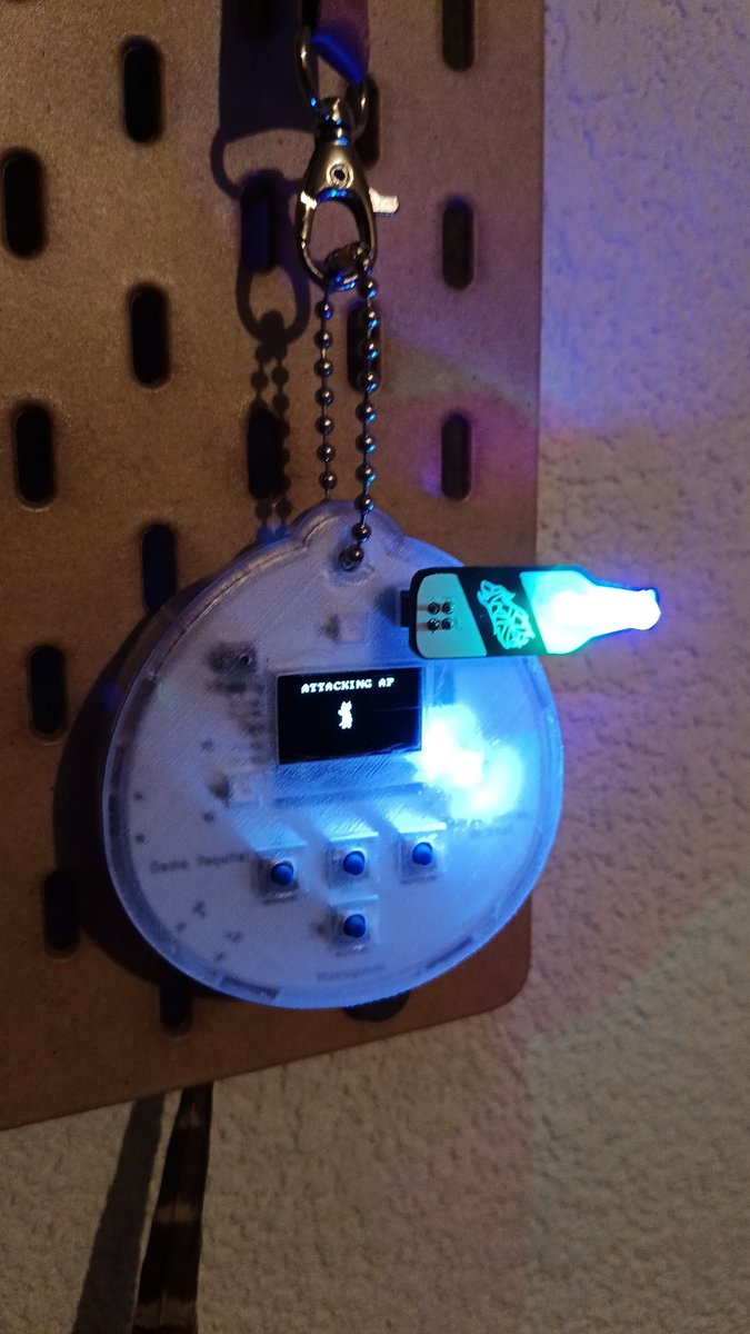 Glitchboy56's tweet photo. @electronicats pero que bonito que se ve! https://t.co/Klh0lB1xWy