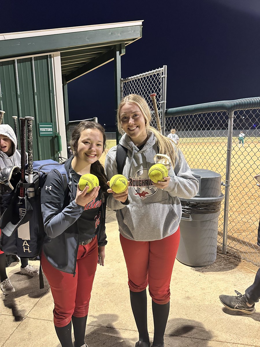 Riders split with a win in game one 15-7 then a loss 4-3 in game two. Congrats to Piper Clough and Taylor Kilgore on being named MVPs tonight! Great work ladies!