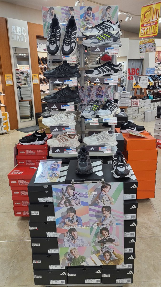 22__mushi's tweet photo. 誘っそく行ってきた👟
自分の靴(舘様)と
母の靴(こーじ)の靴買ってきた！
timeleszのアディダスとの
コラボもあったよ！

 #SnowMan
 #PUMA https://t.co/mWPPCcBFpI