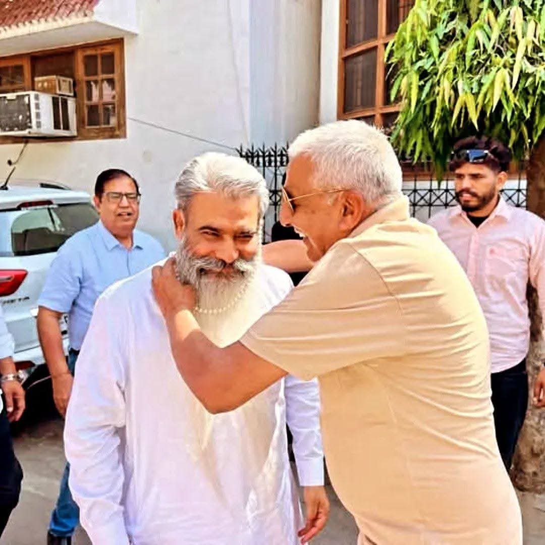 AjitDeol75's tweet photo. ਤੁਹਾਡਾ ਦਿੱਤਾ ਪਿਆਰ ਤੇ ਆਸ਼ੀਰਵਾਦ ਹੀ ਮੈਨੂੰ ਹੋਂਸਲਾ ਦਿੰਦਾ ਹੈ। #ashu 
ਕੁਝ ਪੱਲ ਅਪਣਿਆ ਨਾਲ।

The voice of people's @BB__Ashu
#LudhianaWest #TeamAshu #AshuForLudhiana #LudhianaByElection #saddaashu 

ਆਉ ਲੁਧਿਆਣਾ ਪੱਛਮੀ ਦੀ ਜ਼ਿਮਣੀ ਚੋਣ ਵਿੱਚ ਕਾਂਗਰਸ ਨੂੰ ਵੋਟ ਕਰੀਏ ਤੇ ਆਸ਼ੂ ਨੂੰ ਜਿਤਾਈਏ।
ਹਾਥ ਬਦਲੇਗਾ ਹਾਲਤ https://t.co/lsQbzPDdqz