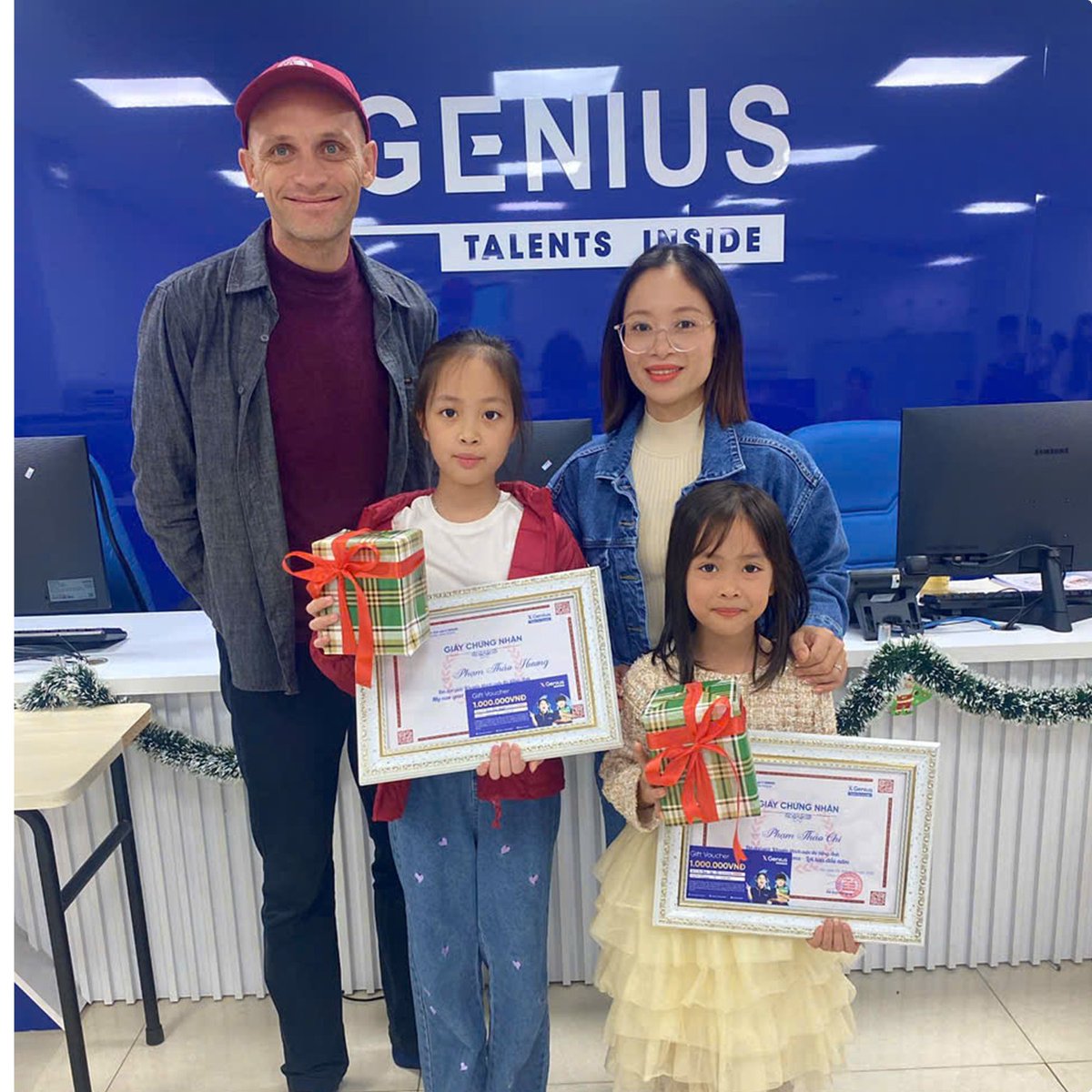TiengAnhXGenius's tweet photo. #XGenius: Nơi phụ huynh trao trọn niềm tin tiếng Anh hiệu quả và toàn diện của con hè này
#X_Genius nổi bật như một lựa chọn đáng tin cậy, được phụ huynh tin tưởng giao phó việc học #tiếngAnhhè cho con bởi nhiều yếu tố then chốt https://t.co/78bOhvOX7n