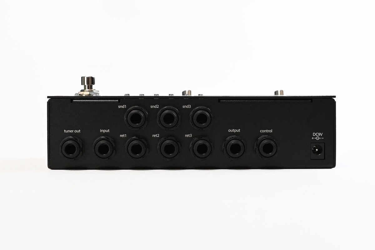 LimetoneAudioからプログラマブルスイッチャー "LimetoneHOME 3LB"が5/7(水)に発売となります。
音質重視設計で、ループに入れたエフェクターのサウンドがほとんど変わらないよう設計。また、STORE操作不要で直感的に設定が可能です。本体3ループ＋LimetoneBASEコントロール可。DC9V駆動。税込47,300円