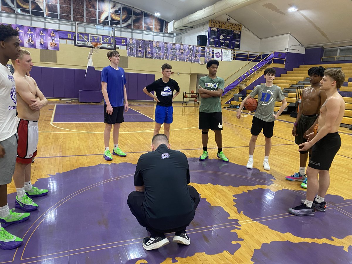 Big thanks to 4 ⭐️ <a href="/TyPrice2025/">Ty Price</a> coming by the 15U <a href="/KYballClubPro16/">Kentucky Basketball Club (KY)</a> Club Practice tonight and working with the guys and dropping wisdom on our young guys! The atmosphere was ELECTRIC! 

Not many AAU teams anywhere getting this! We do it different!
<a href="/joshk2010/">Josh_K</a>