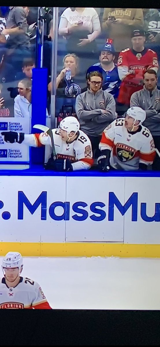 The year is 2025 

Matthew Tkachuk and Brad Marchand are on the same team, same bench and ARE TEAMING UP TO CHIRP THE OTHER TEAM

🤯🤯🤯