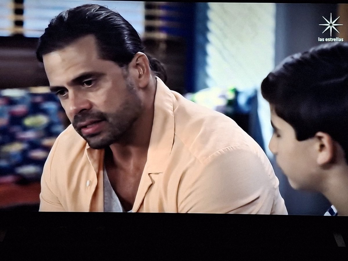 YulGuion7's tweet photo. Tan hermoso Gabriel 😍Es un papá maravilloso 🥺#Amar 🌊❤️🔥 IMPERDIBLE @Nachosada @rosasalazara @juancar_alcala @davidzepeda1 @evacedenor @LauraCarmine @vgonzalezactor @AnaMartinActriz @gabymelladou @Novelitis_fans https://t.co/faTj17Xt8c