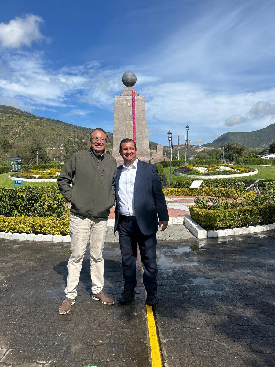 Leoorlandoa's tweet photo. Hemos cumplido una importante agenda en Quito. Hoy concretamos una alianza con la Ciudad Mitad del Mundo para construir la Ruta Mancomunada Turística, Cultural y Gastronómica Mitad del Mundo. 

Además, continuamos con fuerza en nuestra visión de Manabí como Región Gastronómica del mundo, preparando una experiencia inmersiva que mostrará al país y al planeta lo mejor de nuestra cocina, cultura y tradiciones.

1/2