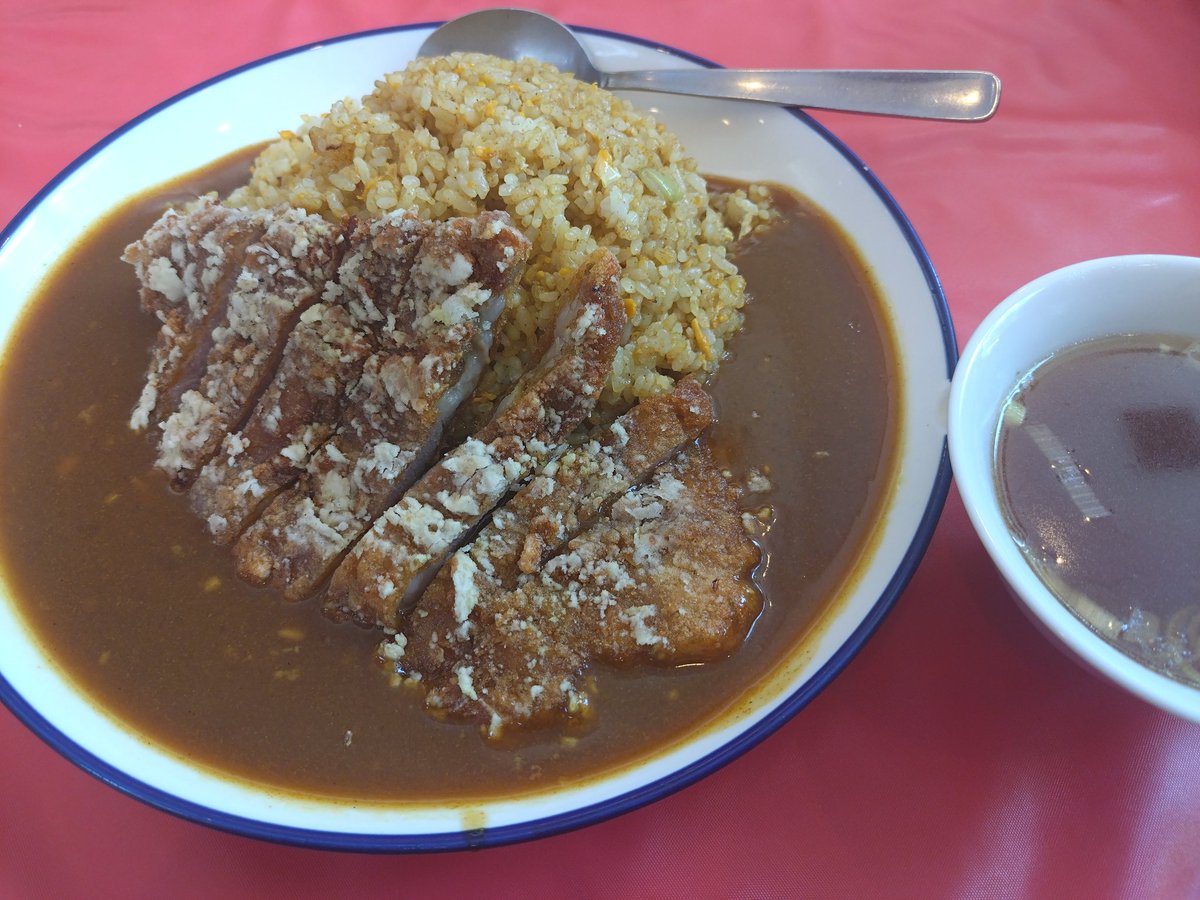 錦糸町の台湾料理 生駒
今年の夜営業の予約は終わったみたいなので、ランチで行ってきました。
台湾料理店なのにカレーが有名ということで、排骨カレーチャーハン！！
 #喰らえガブちゃん