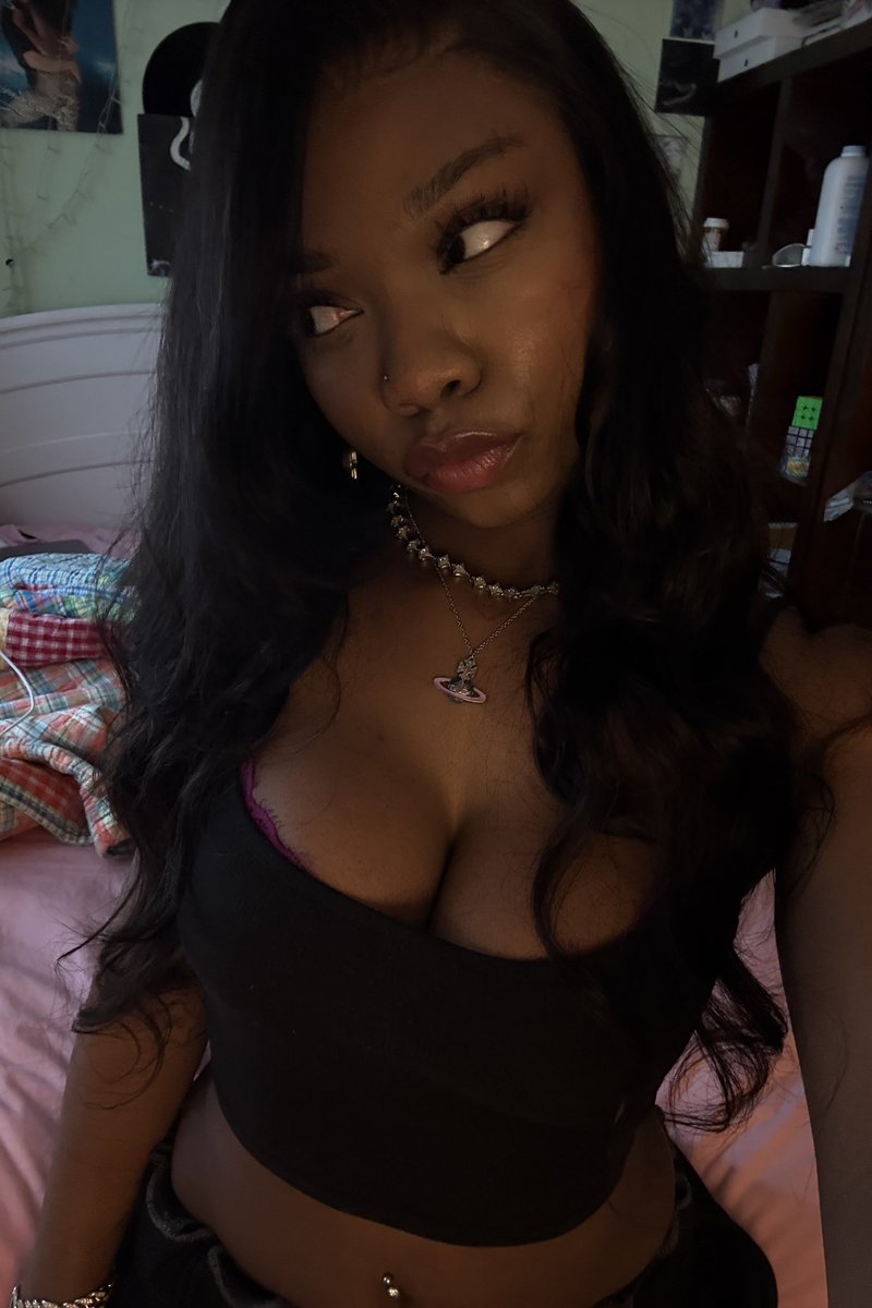 vqmits's tweet image. kinda cute, kinda fly, i’m kinda perfect🤷🏾‍♀️