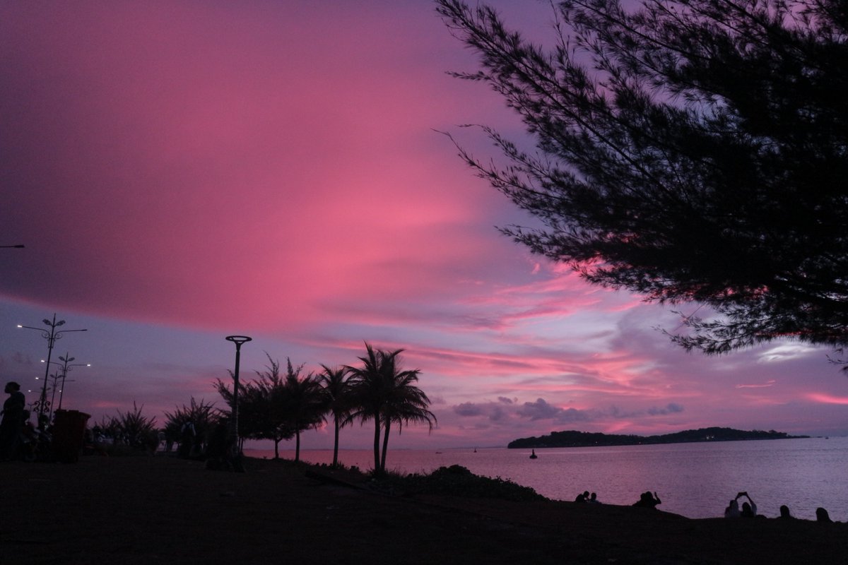 draftme_____'s tweet image. dengan judul mencari sunset dan mengobrol. 
lanjut ke ganet, mengobrol lagi 🤍✨