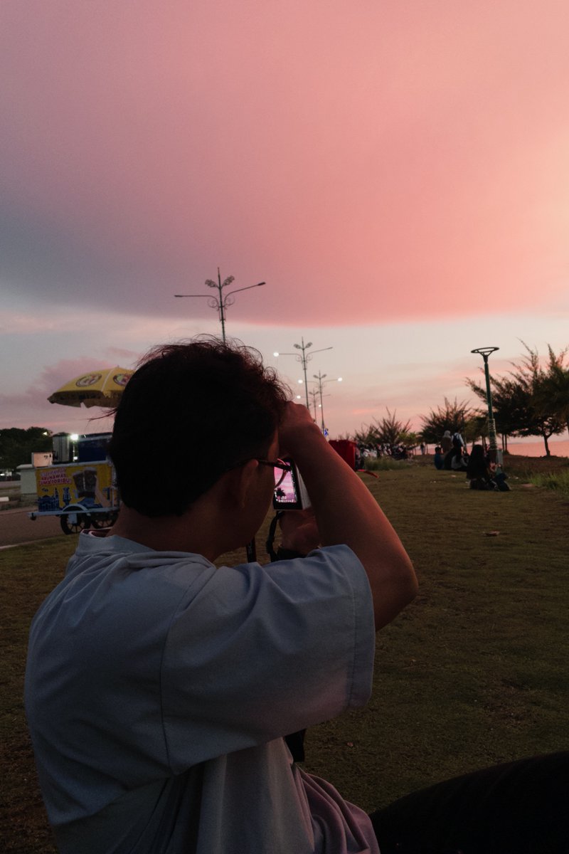 draftme_____'s tweet image. dengan judul mencari sunset dan mengobrol. 
lanjut ke ganet, mengobrol lagi 🤍✨