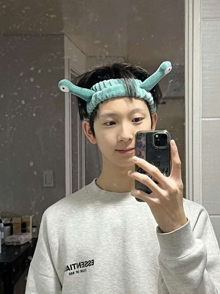 mingyibu's tweet image. kinda late but me and kyky are matching🤞😝🧡
#앰퍼샌드원 #AMPERSANDONE #KYRELL #카이렐 #ANDRSD #ANDEARSELCADAY @_AMPERSANDONE_