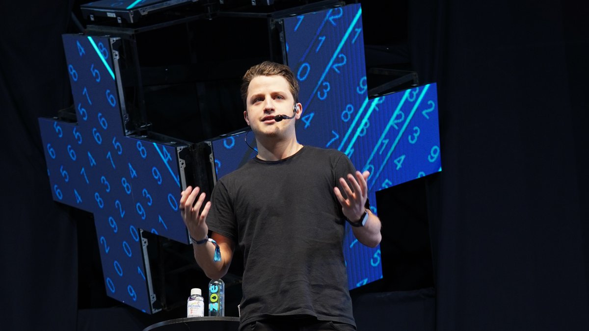 Talent Network (@talentrepublic_) on Twitter photo 🎙️ En #TalentLand2025, <a href="/robertomtzTV/">ROBERTO MTZ</a> inspiró con su visión, su amor al proceso creativo y aprendizajes de +500 episodios de Creativo. Disciplina, curiosidad y autenticidad que transforman ideas en movimientos. ¡Gracias, Roberto!
#TLand25 #LearnConnectCompete 🎙️ En #TalentLand2025, <a href="/robertomtzTV/">ROBERTO MTZ</a> inspiró con su visión, su amor al proceso creativo y aprendizajes de +500 episodios de Creativo. Disciplina, curiosidad y autenticidad que transforman ideas en movimientos. ¡Gracias, Roberto!
#TLand25 #LearnConnectCompete