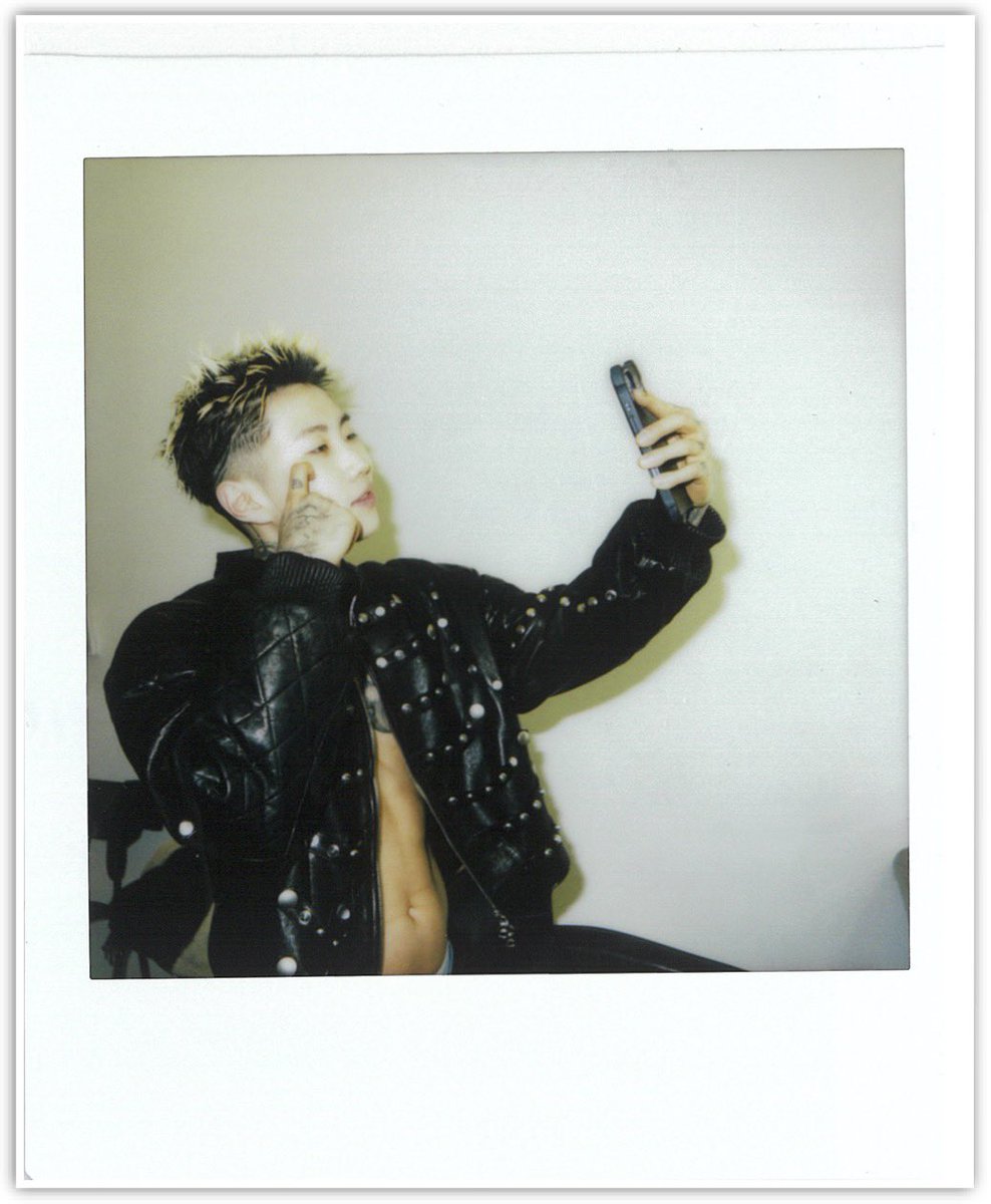 Team_JayPark's tweet photo. It’s his birthday, but we’re the ones feeling blessed.
Happy Birthday to the artist who gave us all the serenades &amp; body rolls we didn’t know we needed 🖤

@JAYBUMAOM 🎂
#JayPark #2025JayParkWorldTour #SerenadesAndBodyRolls https://t.co/GcK2AVT6dP