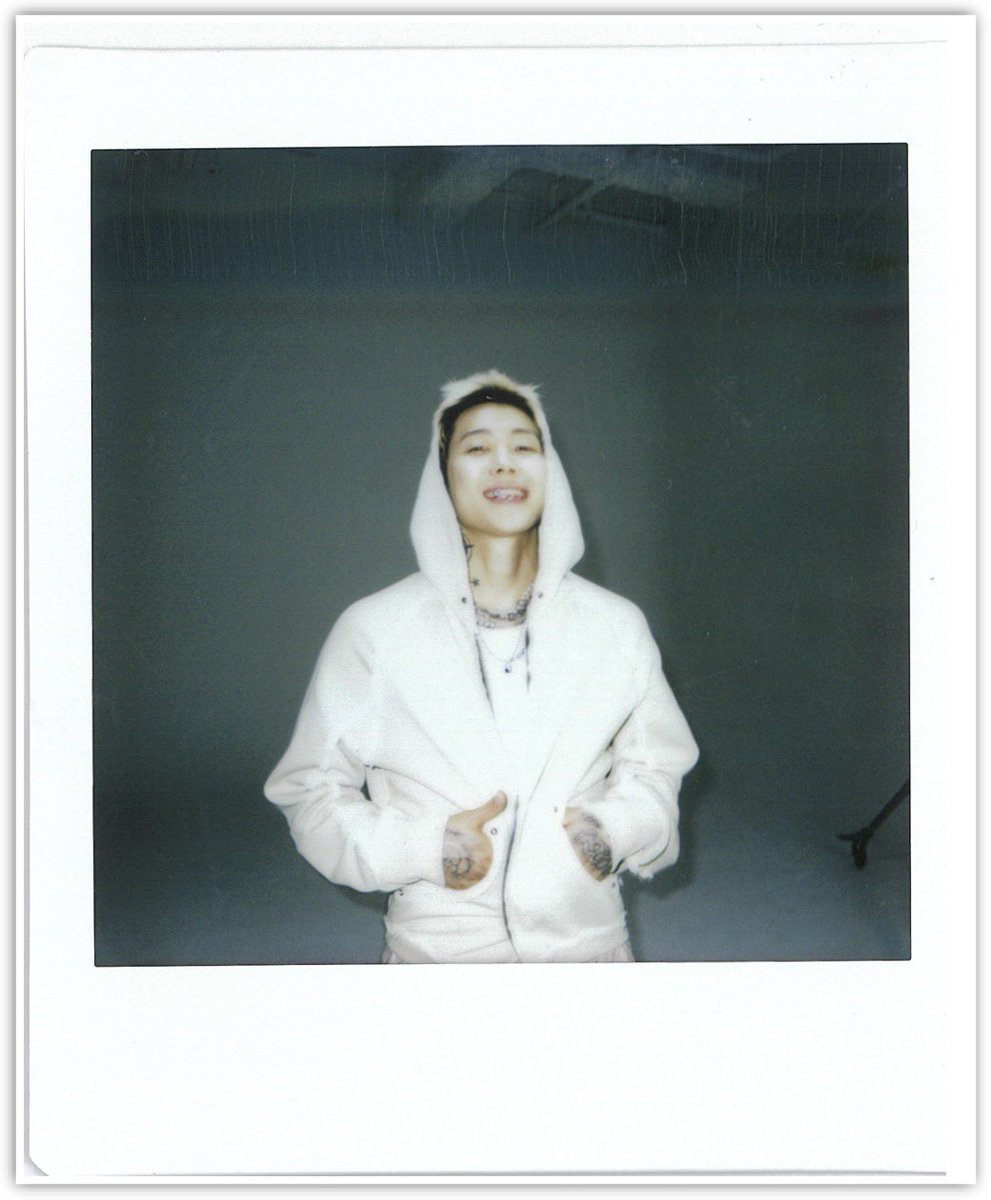 Team_JayPark's tweet photo. It’s his birthday, but we’re the ones feeling blessed.
Happy Birthday to the artist who gave us all the serenades &amp; body rolls we didn’t know we needed 🖤

@JAYBUMAOM 🎂
#JayPark #2025JayParkWorldTour #SerenadesAndBodyRolls https://t.co/GcK2AVT6dP