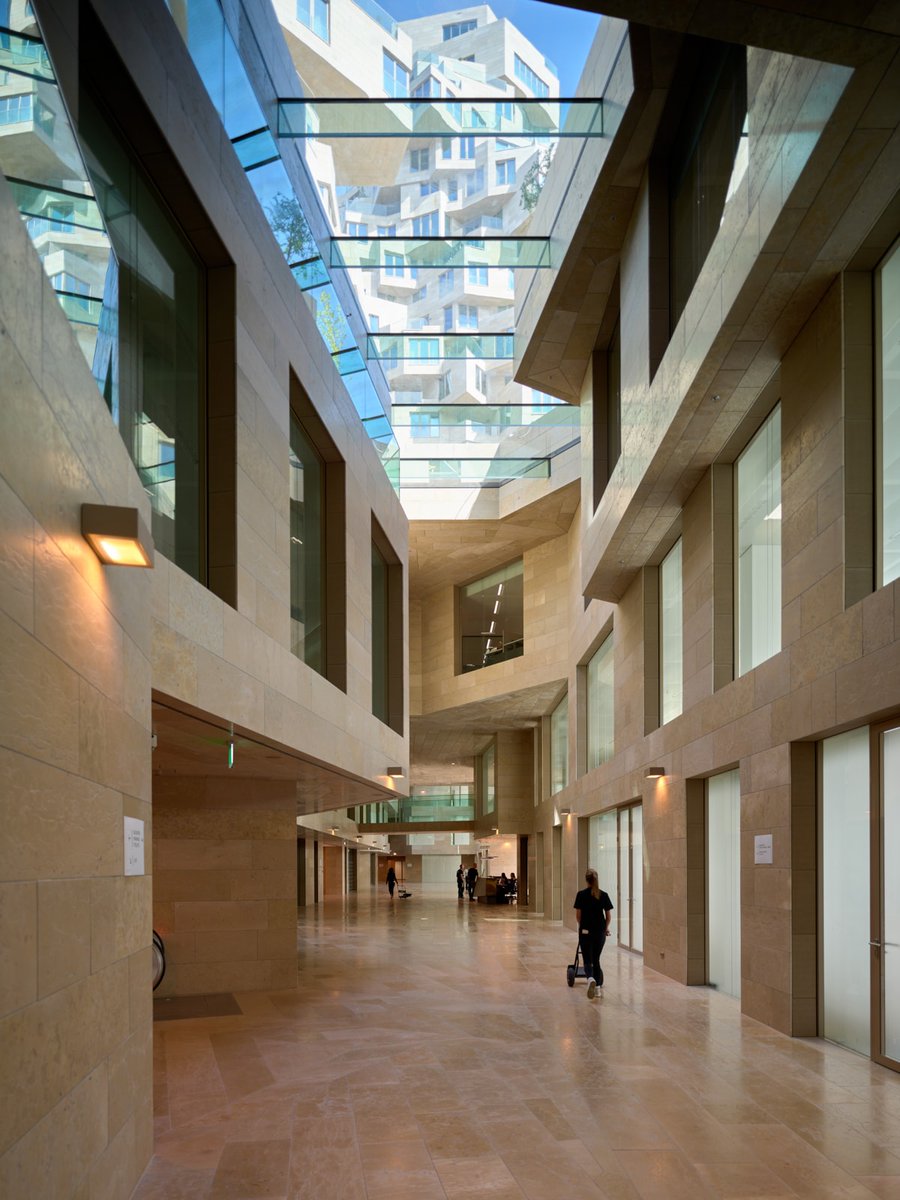 2NMPConcept's tweet photo. #Designed #Edge #Valley #green #human #dimension #inhospitable #office #environment #Amsterdam Zuidas #Building #multiplefaces #outeredges #shell #smooth #mirroredglass #glassblock reveal craggy rock faces #naturalstone #greenery #mvrdv #architecture
https://t.co/guk5jhjqEU https://t.co/wcqGLn7uJ9