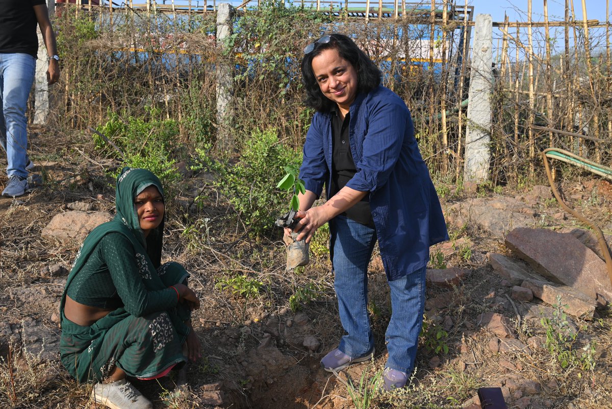 ICLEISouthAsia's tweet photo. The plantation drive reflected our deep-rooted commitment to nature-based solutions and community engagement. 

Team members and friends came together to make every sapling count.🌱

#UrbanGreenSpaces #20YearsOfICLEISouthAsia #ICLEISouthAsia20 https://t.co/FUcGBEqm0x