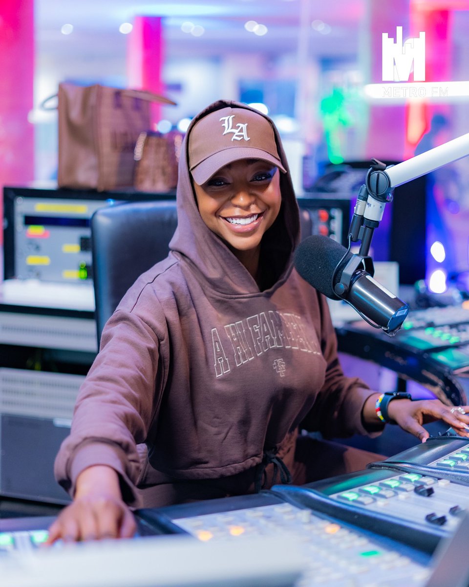 KhutsoTheledi's tweet photo. You've made it through the week!

I need you to wake up knowing that you carry POWER, you weren’t made to be average.
 So, don’t put your dreams, your peace, your growth on pause. Because later... the coffee gets cold. Later, the moment passes. Later, the chance may not come again.
 Today, show up for your life. Choose courage over comfort.
Don’t underestimate what you bring into every room you walk into. 

You’re more than capable, you’re called. You’re chosen. And you’re ready.

Now let’s go out there and finish this week strong and #AHiFambeni from 9AM only on #BreakAwayWithKhutsoTheledi