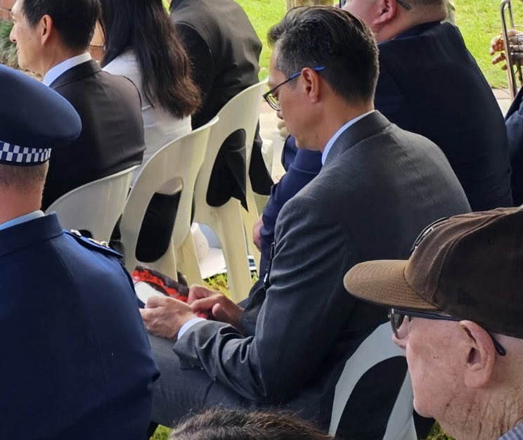 MargieJay50's tweet image. Liberal candidate for the seat of #Reid Grange Chung on his phone at the #AnzacDay2025 service at Strathfield. What could possibly be so urgent?
There are no words for this level of disrespect. Chung demonstrating that he is not worthy of being a Federal MP.
#ANZAC
