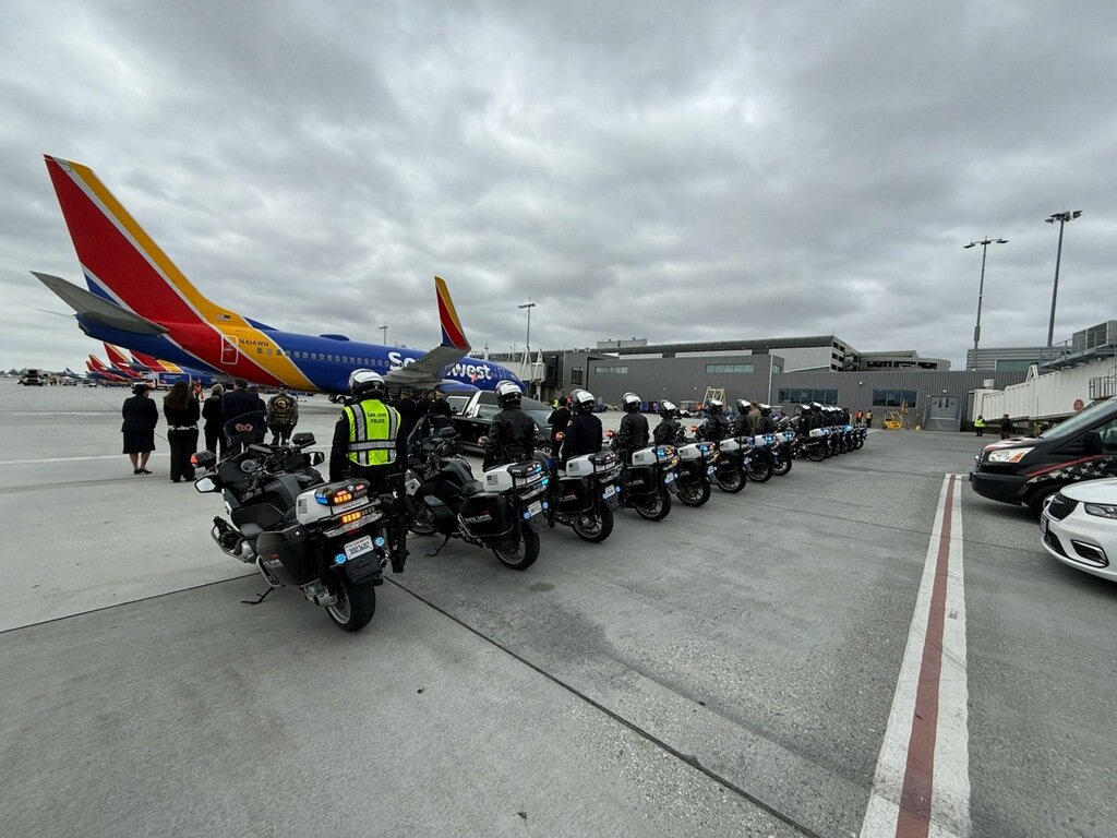 SJPD_AC_Shab's tweet image. Proud of our Special Operations officers who showed up today to escort an American hero home—WWII veteran, lost overseas but never forgotten. The Greatest Generation lives on through your legacy. Thank you for your sacrifice. #Honor #WWIIHero #NeverForgotten
