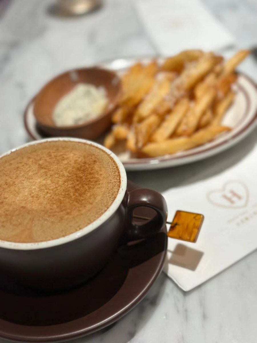 ZCL_zwsa's tweet image. Oh my god, the delicious food at night will really make me gain a lot of weight! !