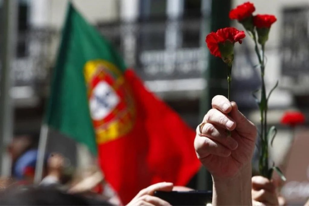 AdeptosFR's tweet photo. 51 anos. 

25 de Abril sempre ! 🌹

Fascismo nunca mais ! ❤️ https://t.co/2oSF5TWr6R