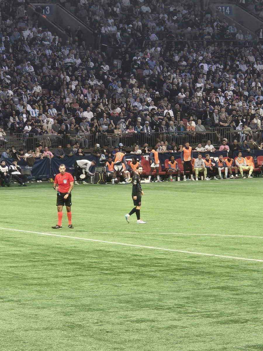 joaocoscelli's tweet photo. O mínimo que eu espero amanhã é o @futebolnomundo falando de como Berhalter e companhia botaram Messi no bolso em Vancouver https://t.co/ewg7UvlEMu