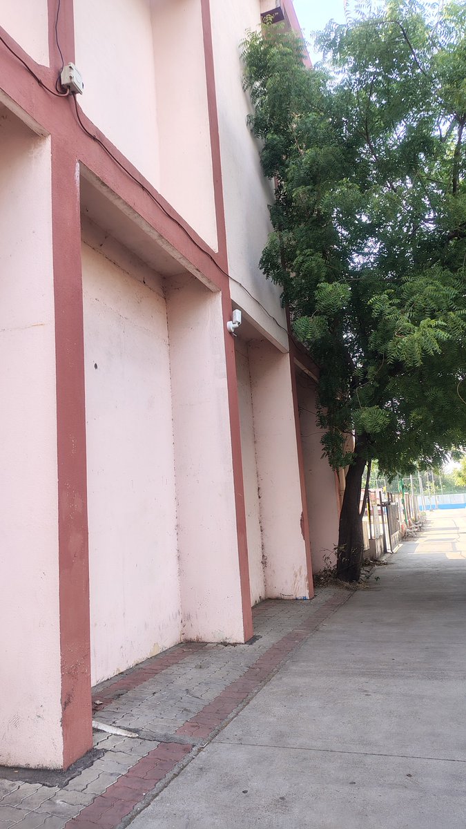 1randomclick's tweet image. हे आपलं यवतमाळ मधील नेहरू स्टडियमवर चे सिक्युरिटी सिस्टम जे पूर्णतः वाऱ्यावर आहे.ज्या स्टेडियम वर रोज हजारो लोक खेळाला,फिरायला,व्यामाला येतात तिथली अशी परिस्थिती आहे.