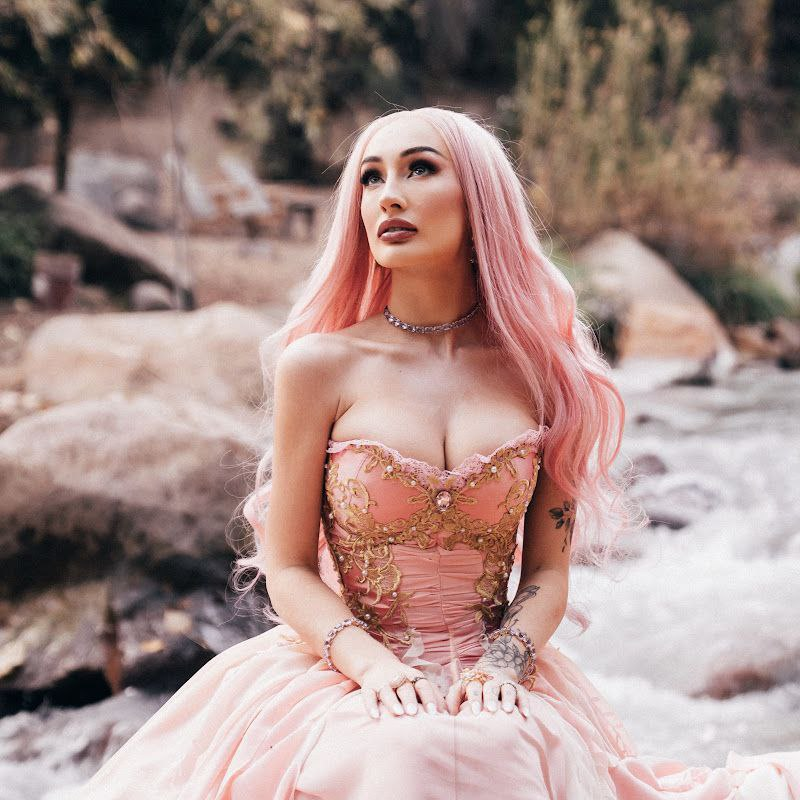 OveejaNegraa's tweet photo. y Fran Maira me enseño que mientras la gente no te pague la luz, el agua, los gastos de la casa, lo que digan me vale mrd <3 

Se Viene Nuevo temaa  🎵🎵

(Fran Maira es mi Relación más Toxica desde hace años) jajajsdjasd <3

#FranMaira https://t.co/b8tpsJCc3s
