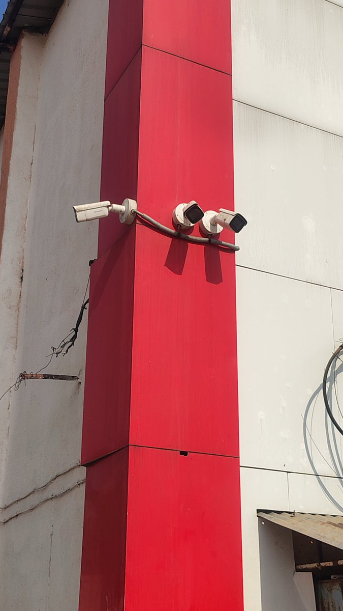 1randomclick's tweet image. हे आपलं यवतमाळ मधील नेहरू स्टडियमवर चे सिक्युरिटी सिस्टम जे पूर्णतः वाऱ्यावर आहे.ज्या स्टेडियम वर रोज हजारो लोक खेळाला,फिरायला,व्यामाला येतात तिथली अशी परिस्थिती आहे.