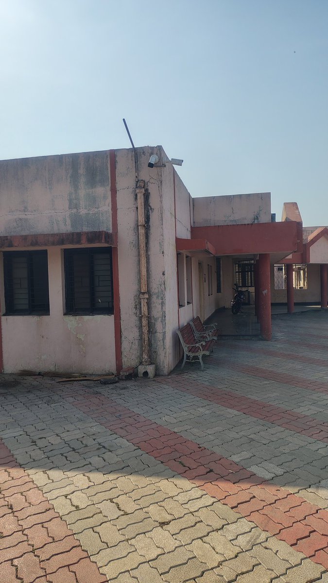 1randomclick's tweet image. हे आपलं यवतमाळ मधील नेहरू स्टडियमवर चे सिक्युरिटी सिस्टम जे पूर्णतः वाऱ्यावर आहे.ज्या स्टेडियम वर रोज हजारो लोक खेळाला,फिरायला,व्यामाला येतात तिथली अशी परिस्थिती आहे.