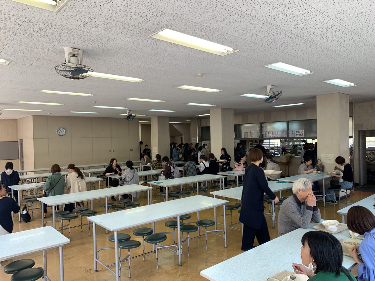 Tohbantech's tweet photo. 授業参観です🧑‍🎓
保護者の方に学校での生徒たちを見てもらいました！
食堂も大盛況です��� https://t.co/4tFBiTdQSc