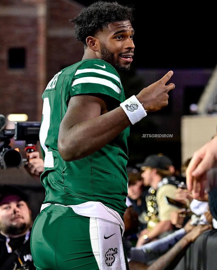 NYJetsTFMedia's tweet photo. If Shedeur Sanders is still on the board at 42, do you want the #Jets to draft him❓ https://t.co/CWixikSQic