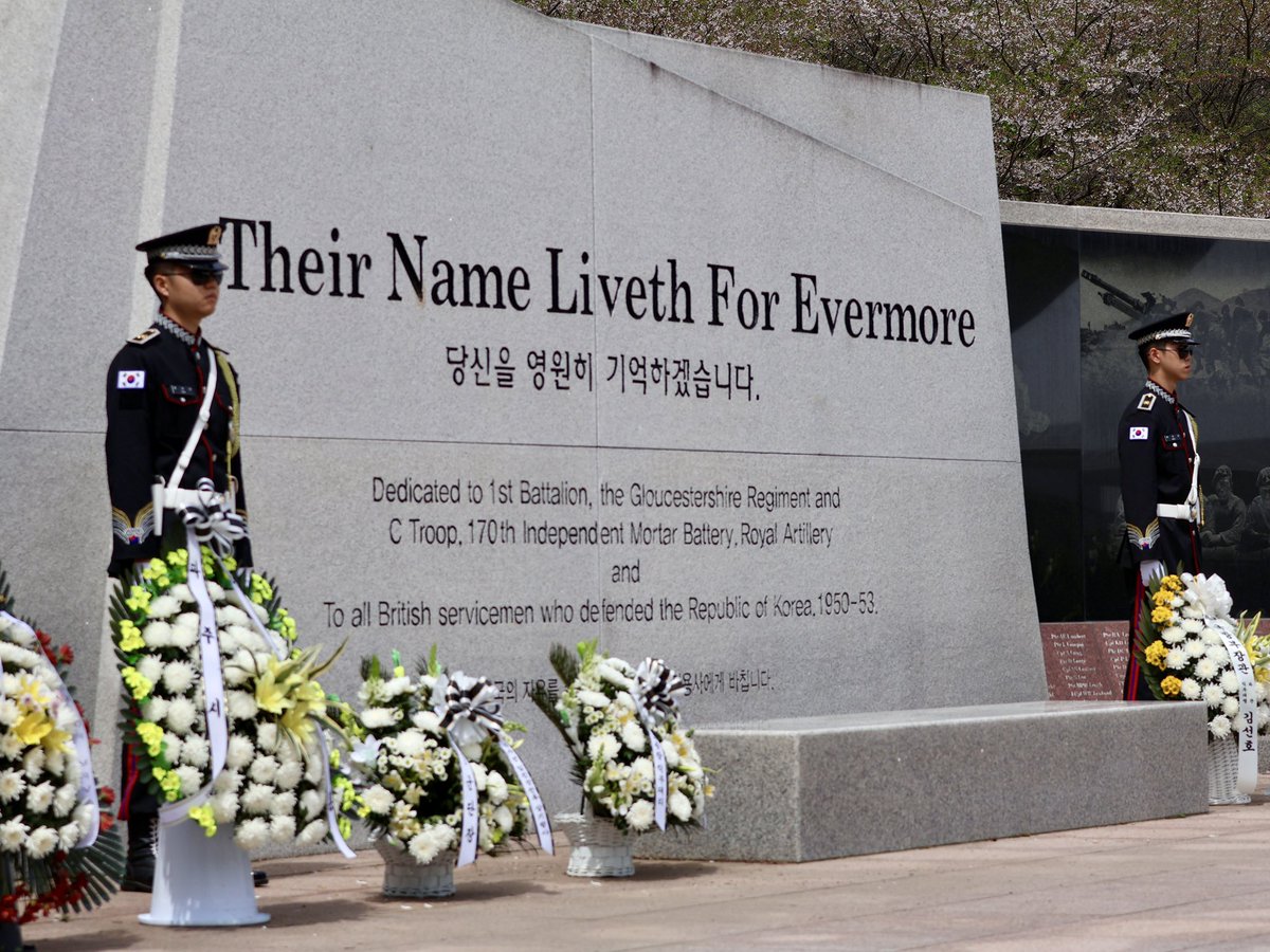 UN_Command's tweet image. Members of UNC joined our🇬🇧 partners, Apr. 23, at the Gloster Memorial in Seolmari to honor the 74th anniversary of the Battle of the Imjin River. We remember the courage and sacrifice of the Gloucestershire Regiment and all who served in the Korean War. #UnderOneFlag