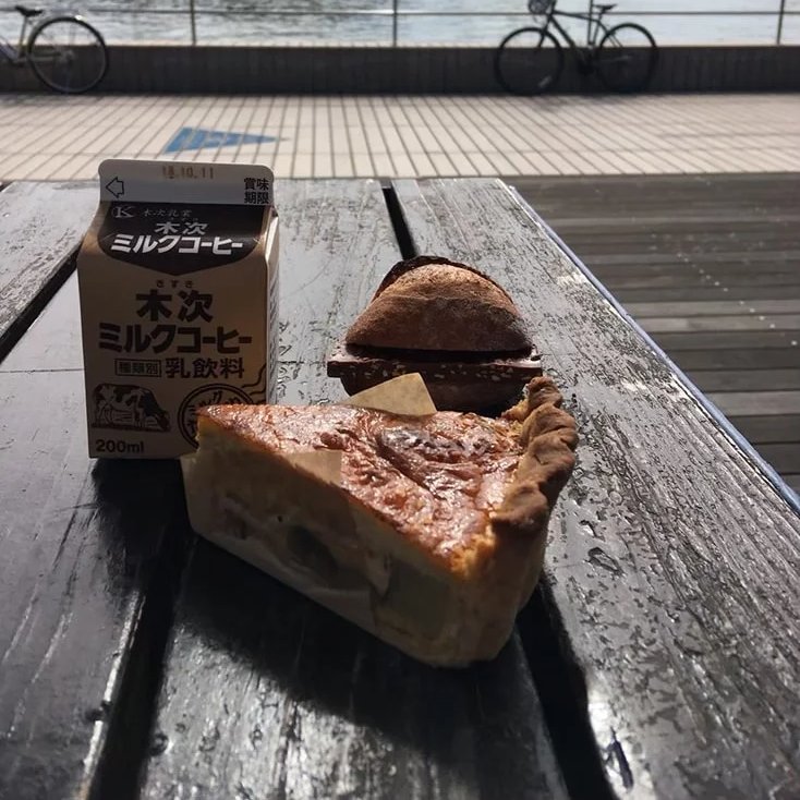 transitmag's tweet photo. 【月刊TRANSIT／瀬戸内一周！】
ローカル街めぐり、尾道編。創業半世紀以上の喫茶店や老舗バー、巨岩トレッキングまで!? 千光寺やしまなみサイクリングだけではない、ディープな尾道の魅力に迫ります。

Thanks :
@onomichieigakan
@nedokocho
LOG尾道

🚶‍♀️▶️https://t.co/Fc9kliMCdx https://t.co/BGZQNKtPA2