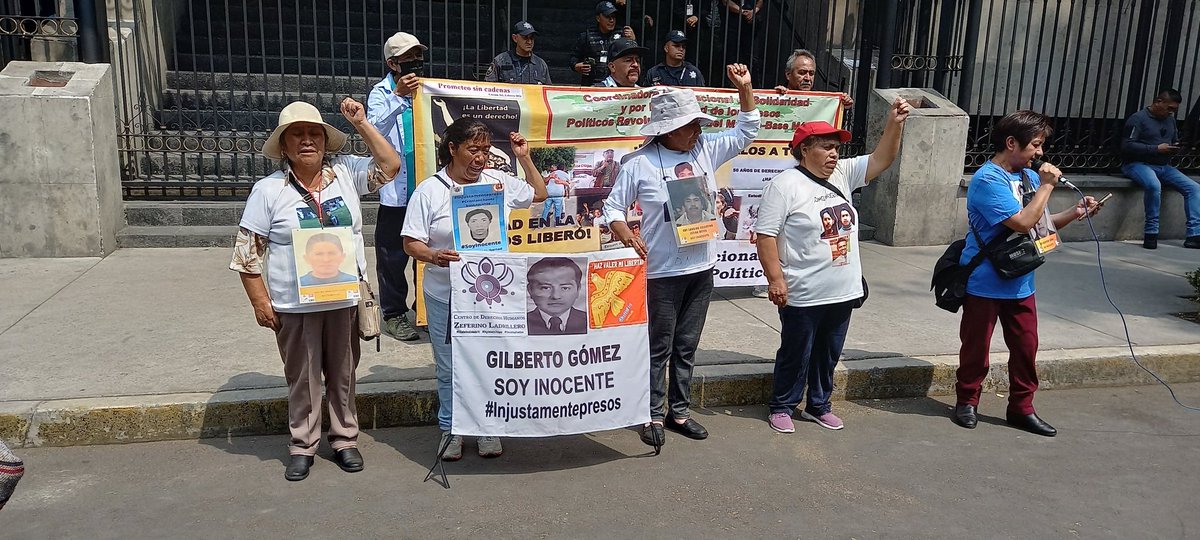 Gamaliel (@isukzazhil) on Twitter photo Mitin en la <a href="/SEGOB_mx/">Gobernación</a> por exigencia de libertad y justicia para los pres@s y perseguid@s polític@s de Eloxochitlán de Flores Magón, para Juan Pablo Morelos y Gabriel Centeno de San José Independencia de Oaxaca, para Antonino Barragán y Kenia Inés Hernández Montalván de Guerrero Mitin en la <a href="/SEGOB_mx/">Gobernación</a> por exigencia de libertad y justicia para los pres@s y perseguid@s polític@s de Eloxochitlán de Flores Magón, para Juan Pablo Morelos y Gabriel Centeno de San José Independencia de Oaxaca, para Antonino Barragán y Kenia Inés Hernández Montalván de Guerrero