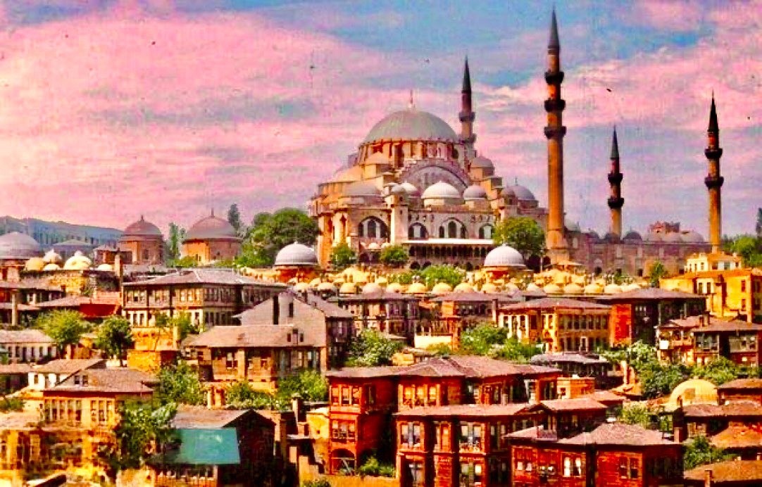 ticaritaksi's tweet photo. Günaydınlar, hayırlı cumalar. 🚖 

#günaydın #taksi #taksici #Nisan #cuma https://t.co/3Fb31Kqvan
