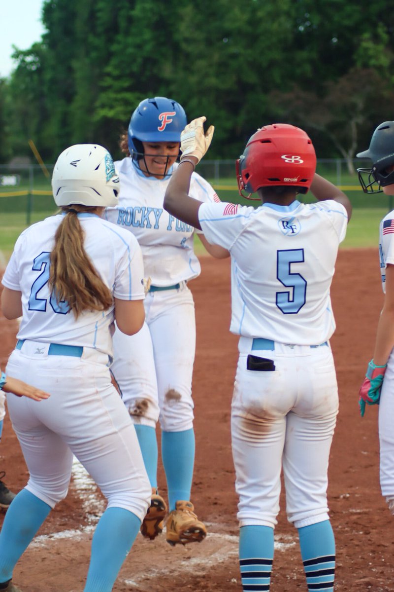 RFMSoftball's tweet photo. Round 1✅
Our Lady Storm came out strong to start the county tournament with an 11-3 victory vs Central Magnet.
8th grader Ava P. Lead the team with a 3 run bomb to right center!
Next stop Round 2 vs Oakland #letsgostorm🥎💙⚡️ https://t.co/oIShhYHKB8