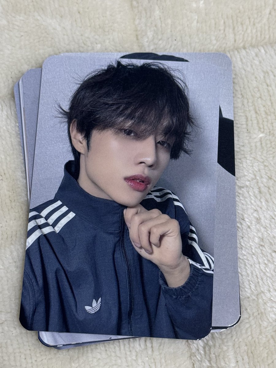 swlovezone's tweet image. omfg adidas sunwoo pc….. 

(cr. ddunwoo412)