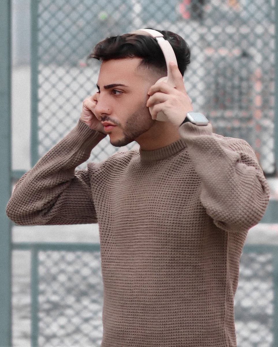 TOZO_OFFICIAL's tweet image. 🎧 Tune In with TOZO! 

Check out our sleek and stylish headphones that elevate your listening experience. Whether you’re on the go or relaxing at home, our audio quality is unmatched.

#TOZO #HT2 #headphone #fashionlife #AudioExperience #MusicLovers