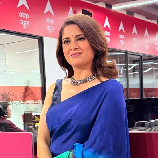 tadka_tez's tweet image. मीडिया हाउस गजब खेल रहे हैं मौजूदा दौर में #ABPNews अपने दर्शकों के साथ 
एक तरफ चित्रा त्रिपाठी सरकार की चरण वंदना करने में मस्त हैं दूसरी तरफ प्रतिमा मिश्रा जो सरकार से तीखे सवाल पूछती नजर आती हैं.

इस समय #ABPLive के दोनों हाथ में लड्डू हैं सरकार विरोधी भी खुश सरकार समर्थक भी