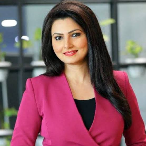 tadka_tez's tweet image. मीडिया हाउस गजब खेल रहे हैं मौजूदा दौर में #ABPNews अपने दर्शकों के साथ 
एक तरफ चित्रा त्रिपाठी सरकार की चरण वंदना करने में मस्त हैं दूसरी तरफ प्रतिमा मिश्रा जो सरकार से तीखे सवाल पूछती नजर आती हैं.

इस समय #ABPLive के दोनों हाथ में लड्डू हैं सरकार विरोधी भी खुश सरकार समर्थक भी