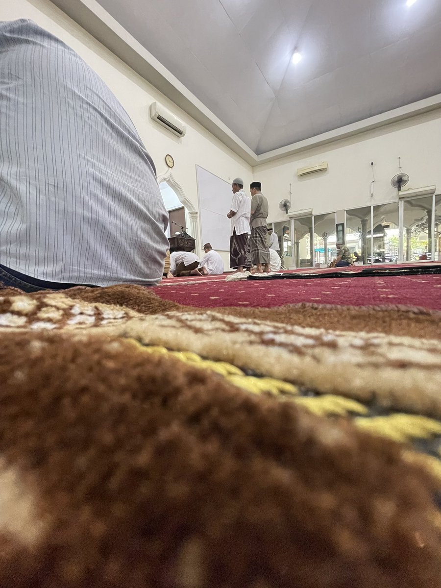 Jumatan yuk Uda <a href="/MIrvanDarwin1/">Da Van Loh KitoShuko</a> kang <a href="/HilFachruddin/">Hilman Fachruddin</a>  ngah <a href="/ngah_Aqthar/">CINDAKU MALALAK</a>  🙏